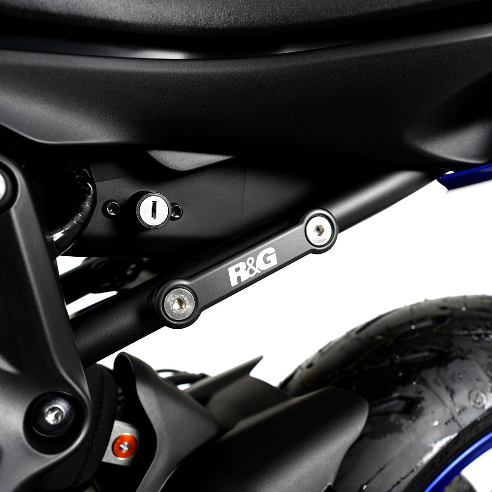 Blanking Plates Rear Footrest (pair, BLACK) with reservoir holder, Yam MT-07