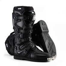DP2 BLACK/WHITE EU42/US9/UK8