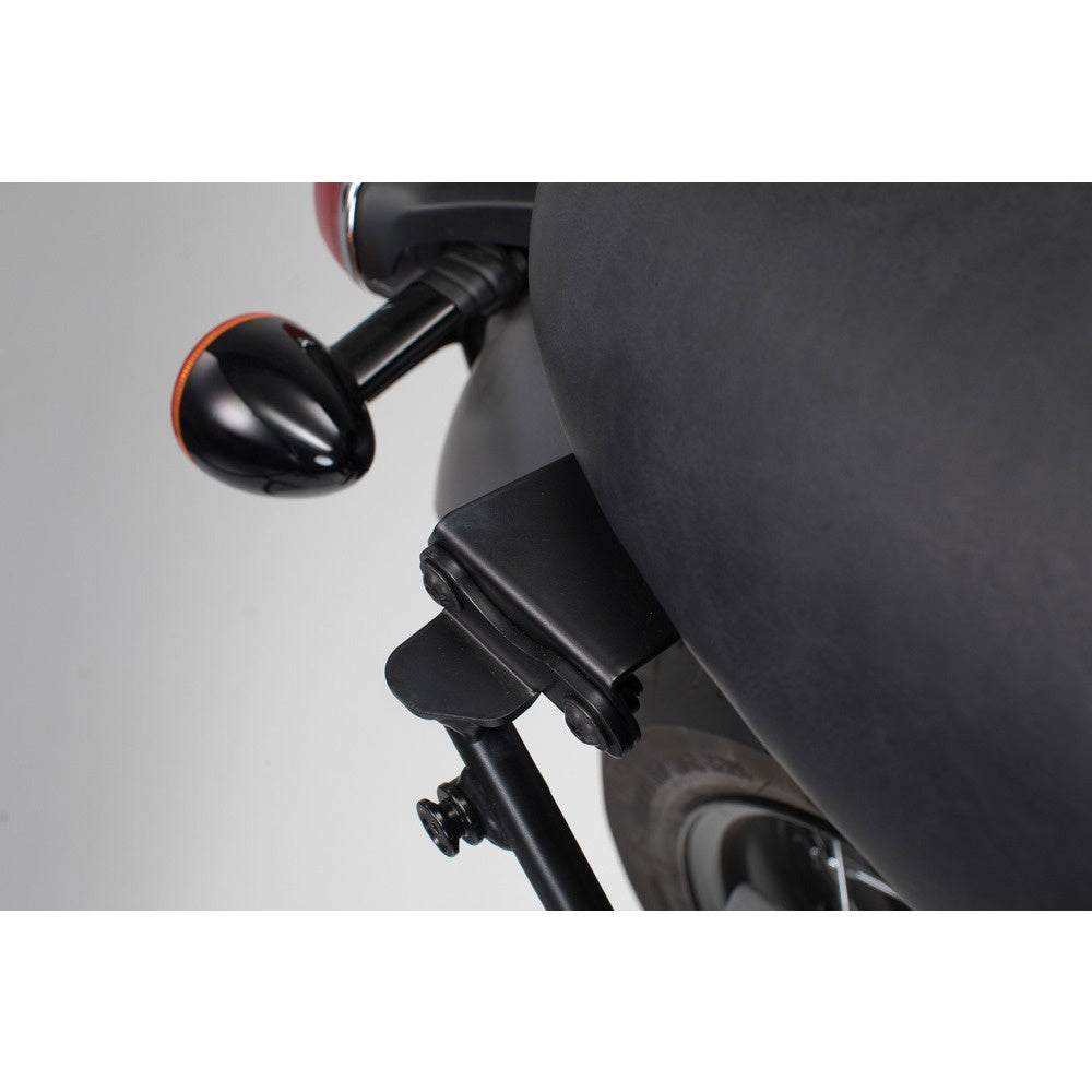Adapter for SLC side carrier left. For Bonneville T100/120 (15-) w/o pass. grab rail. (HTA.11.743.12001)