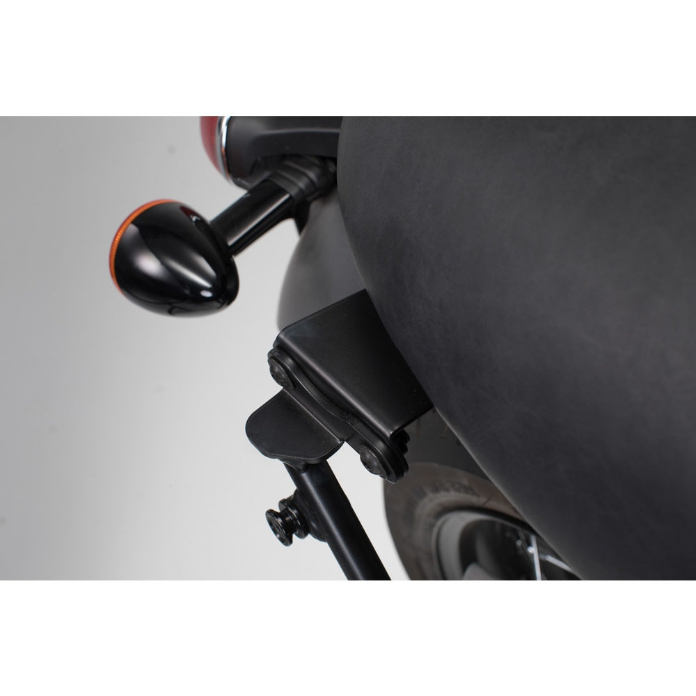 Adapter for SLC side carrier right. For Bonneville T100/120 (15-) w/o pass. grab rail. (HTA.11.743.13001)