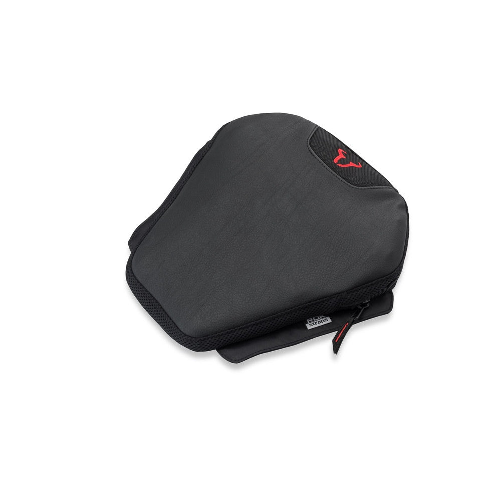 TRAVELLER RIDER cushion. Black. 30.5 x 30 cm. (SIK.00.410.10000/B)