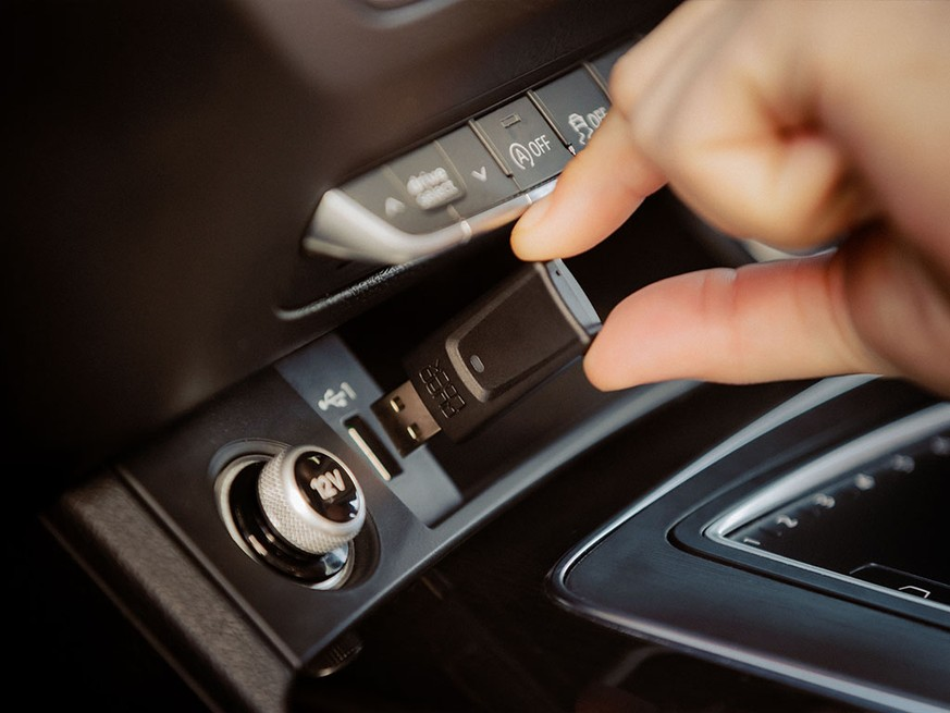 WIRELESS CARPLAY / ANDROID AUTO ADAPTOR
